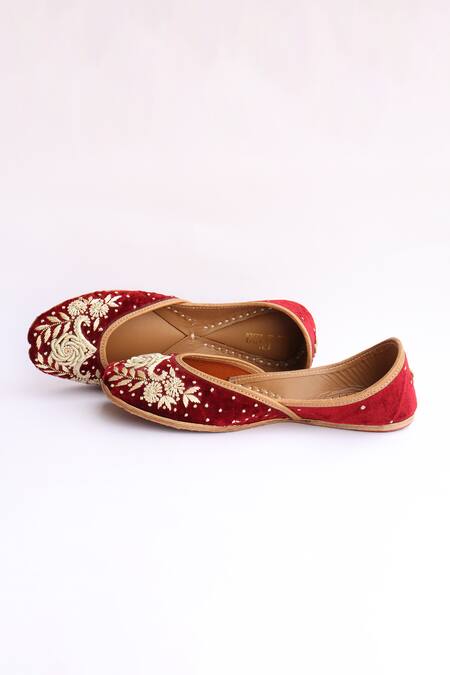 Shop LA Fiza Maroon Qurbat Zardozi Embellished Juttis at Aza Fashions Shop_LA Fiza_Maroon Qurbat Zardozi Embellished Juttis_at_Aza_Fashions