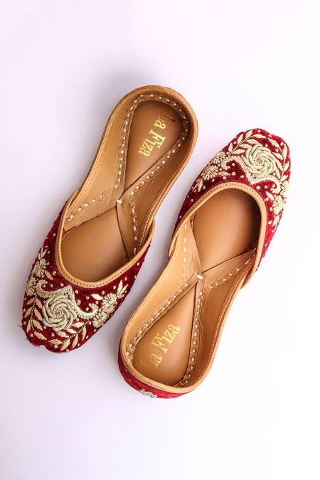 Buy LA Fiza Maroon Qurbat Zardozi Embellished Juttis Online at Aza Fashions Buy_LA Fiza_Maroon Qurbat Zardozi Embellished Juttis_Online_at_Aza_Fashions