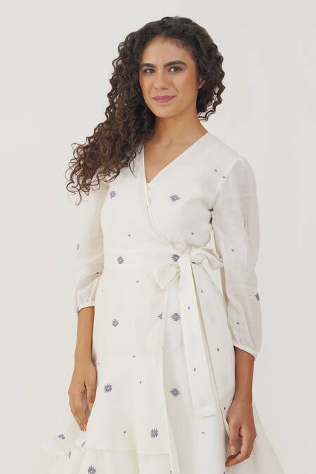 Indigo Dreams White 100% Cotton Hand Woven Circular Jamdani V-neck Olive Wrap Dress Online at Aza Fashions Indigo Dreams_White 100% Cotton Hand Woven Circular Jamdani V-neck Olive Wrap Dress _Online_at_Aza_Fashions