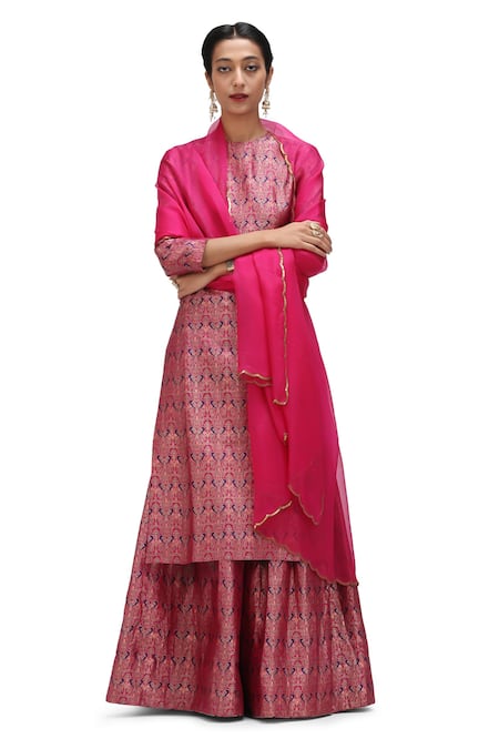 Buy_Mimamsaa_Magenta Brocade, Silk Embroidery Round Neck Maan Kurta And Flared Pant Set _Online_at_Aza_Fashions
