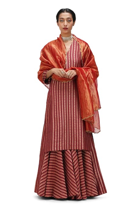 Buy_Mimamsaa_Red Brocade, Silk Piping V-neck Dilpreet Patti Work Kurta And Gharara Set _Online_at_Aza_Fashions