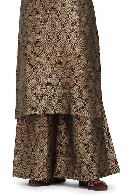 Mimamsaa_Magenta Brocade, Silk Zari V-neck Alfi Motif Kurta And Flared Pant Set _Online_at_Aza_Fashions