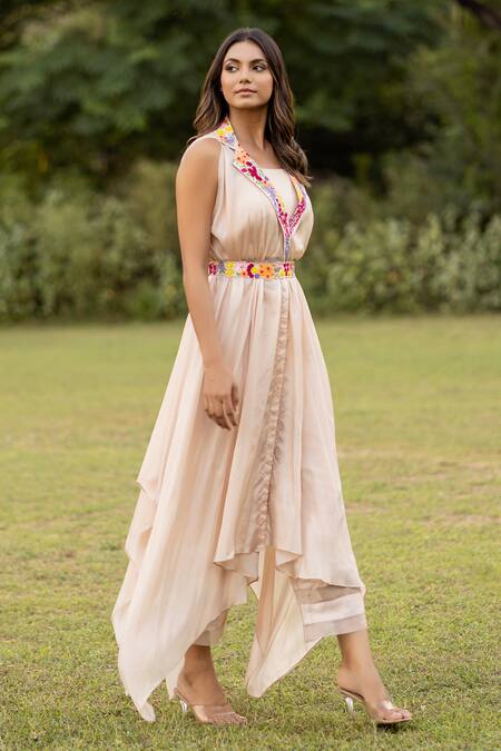 Shop Islie By Priya Jain Ivory Russian Silk Embroidery Thread Shawl Collar Floral Border Cape Pant Set Online at Aza Fashions Shop_Islie By Priya Jain_Ivory Russian Silk Embroidery Thread Shawl Collar Floral Border Cape Pant Set _Online_at_Aza_Fashions