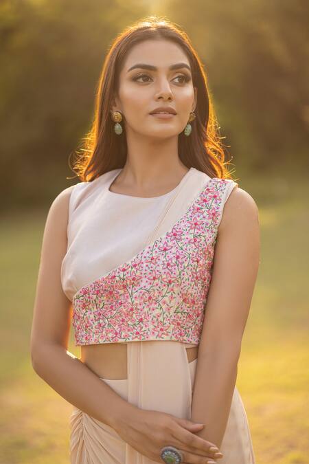 Shop Islie By Priya Jain Ivory Kota Doria, Silk Cut Work, Sequins, Pleated Pre-draped Saree With Blouse Online at Aza Fashions Shop_Islie By Priya Jain_Ivory Kota Doria, Silk Cut Work, Sequins, Pleated Pre-draped Saree With Blouse _Online_at_Aza_Fashions