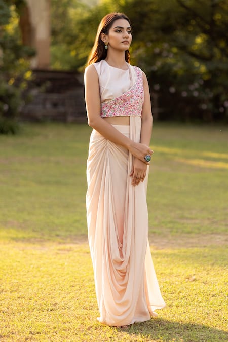 Shop Islie By Priya Jain Ivory Kota Doria, Silk Cut Work, Sequins, Pleated Pre-draped Saree With Blouse at Aza Fashions Shop_Islie By Priya Jain_Ivory Kota Doria, Silk Cut Work, Sequins, Pleated Pre-draped Saree With Blouse _at_Aza_Fashions