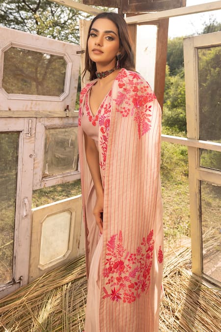 Buy_Islie By Priya Jain_Beige Organza, Kota Doria, Crepe Sequins, Border Pre-draped Saree Set With Cape _Online_at_Aza_Fashions