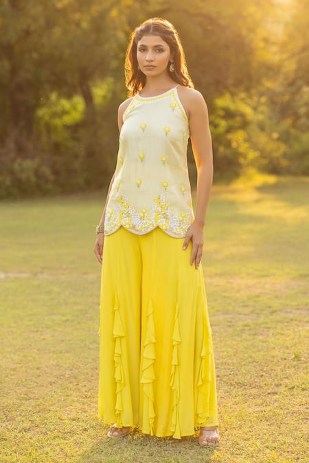 ISLIE BY PRIYA JAIN Yellow Kora Silk Embroidery Thread Round Floral Kurta And Palazzo Set 