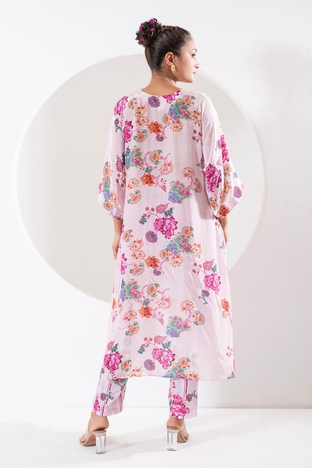Shop Ekavira Pink Crepe, Silk Embroidery V-neck Floral Printed Kurta And Pant Set at Aza Fashions Shop_Ekavira_Pink Crepe, Silk Embroidery V-neck Floral Printed Kurta And Pant Set _at_Aza_Fashions
