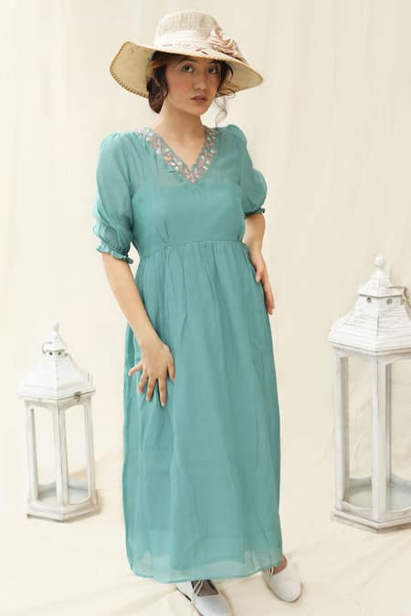 KKANYAAH Retro Royal Embroidered Neck Dress 