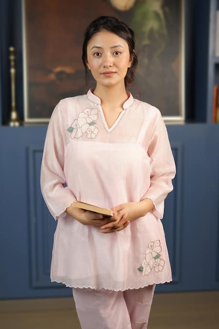 KKANYAAH Applique Retro Royal Kurta & Pant Set 