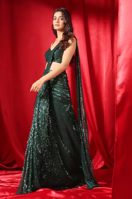 Buy_B'Infinite_Green Lycra Sequins Sweetheart Neck Embellished Pre-draped Saree With Blouse 
