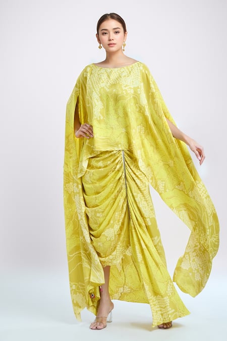 Saaksha & Kinni Green Printed Abstract Bandhani Boat Cape And Draped Skirt Set 