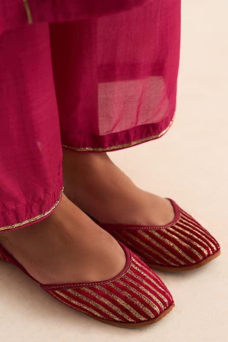 Dot_Pink Cotton, Silk Embroidery Round Neck Kumud Kurta With Pant _at_Aza_Fashions
