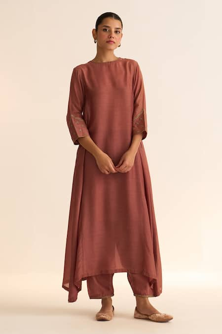 Dot Palash Asymmetric Hem Kurta With Pant 