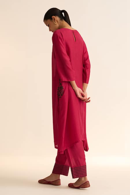 Dot Gia Floral Hand Embroidered Kurta With Pant 