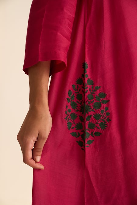 Buy_Dot_Pink Cotton, Silk Embroidery Round Neck Gia Floral Hand Kurta With Pant _Online_at_Aza_Fashions