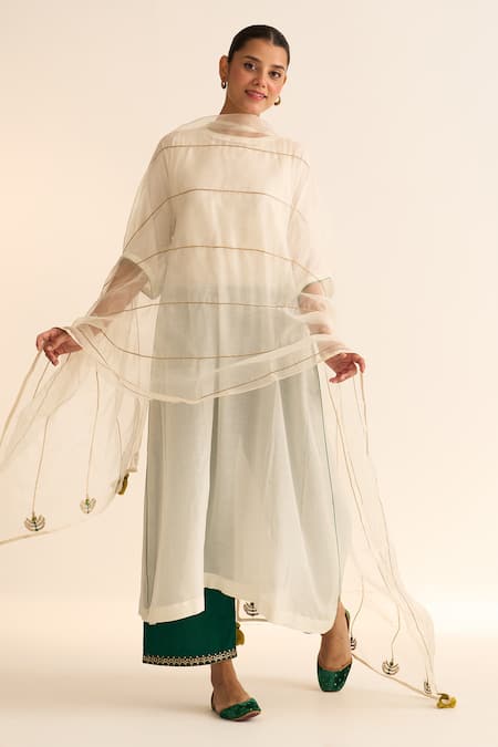 Dot Inaaya Kurta Hand Embroidered Pant Set 