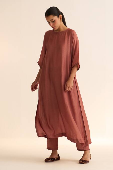 Dot_Pink Cotton, Silk Round Neck Ishani Rosewood Kurta With Pant _Online_at_Aza_Fashions