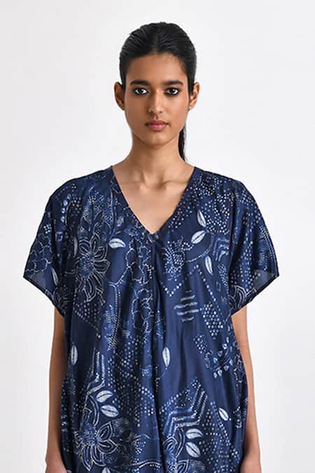 Buy Payal Pratap Blue Silk V-neck Elsie Bandhani Print Kaftan Dress Online at Aza Fashions Buy_Payal Pratap_Blue Silk V-neck Elsie Bandhani Print Kaftan Dress _Online_at_Aza_Fashions