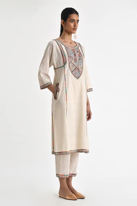 Payal Pratap Kastro Thread Embroidered Kurta With Pant 