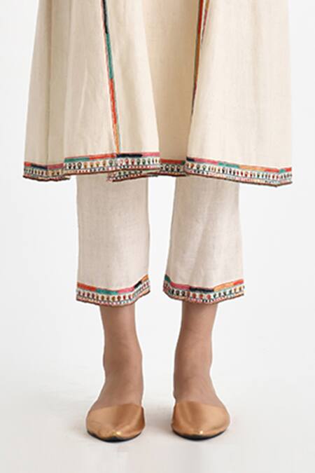 Payal Pratap Off White Maheshwari, Cotton Embroidery V-neck Thread Angarkha Set Online at Aza Fashions Payal Pratap_Off White Maheshwari, Cotton Embroidery V-neck Thread Angarkha Set _Online_at_Aza_Fashions