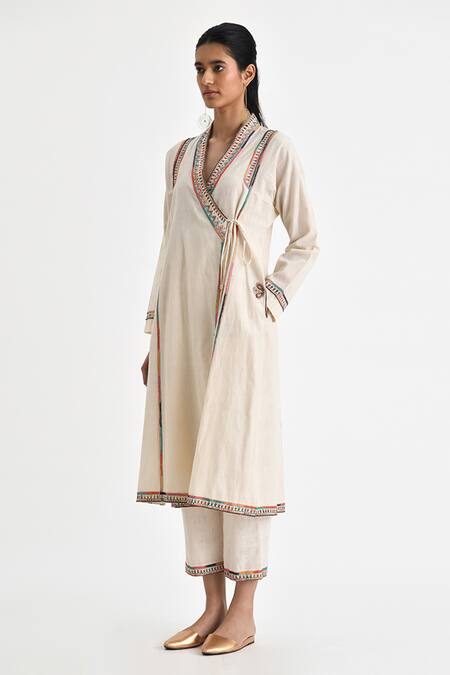 Buy Payal Pratap Off White Maheshwari, Cotton Embroidery V-neck Thread Angarkha Set Online at Aza Fashions Buy_Payal Pratap_Off White Maheshwari, Cotton Embroidery V-neck Thread Angarkha Set _Online_at_Aza_Fashions