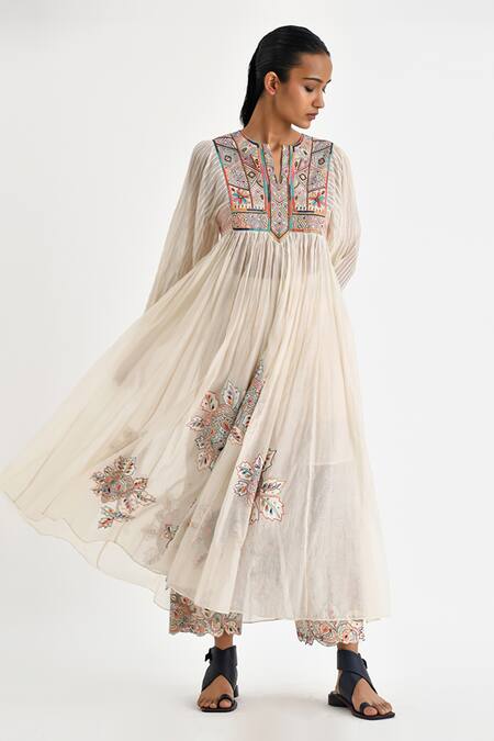 Buy Payal Pratap Off White Malkha Cotton Embroidery Blossom Evroc Pant Online at Aza Fashions Buy_Payal Pratap_Off White Malkha Cotton Embroidery Blossom Evroc Pant _Online_at_Aza_Fashions