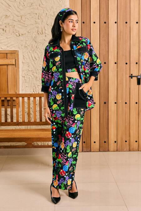 Buy_House Of Zeniaa_Black Crepe Embroidery Collared Floral Print Shirt And Pant Set
