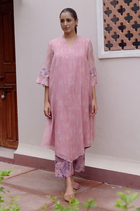 Vaayu Pintuck Kurta & Floral Print Pant Set 