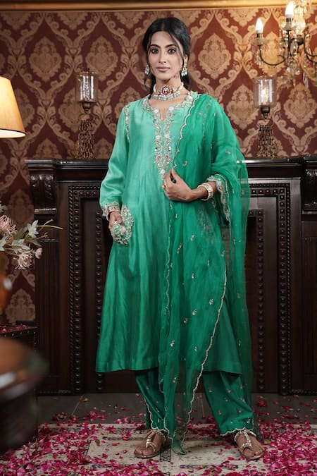 Surabhi Arya Green Kurta And Pant Chanderi Silk Embroidered Sequin V-neck Floral Shaded Set 