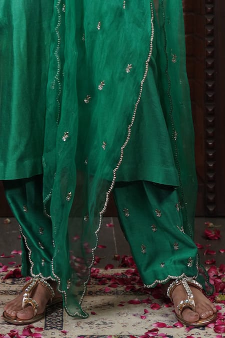 Surabhi Arya_Green Chanderi Silk, Organza Pearls, Sequins, Floral Shaded Kurta Pant Set _Online_at_Aza_Fashions