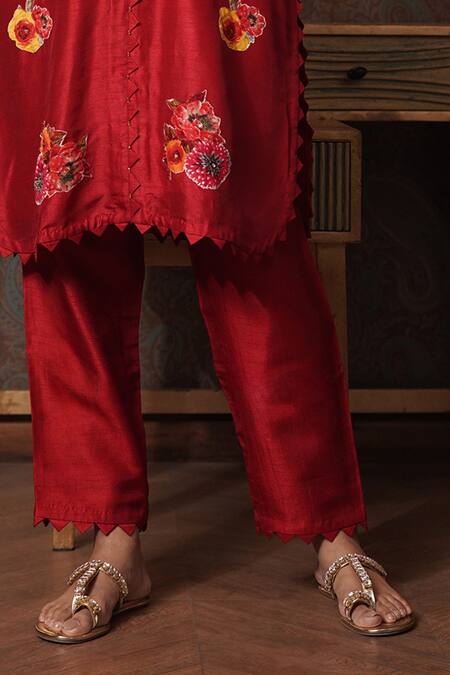 Buy_Surabhi Arya_Burgundy Bamboo, Silk Embroidery, Sequins V-neck Floral Pattern Kurta With Pant _Online_at_Aza_Fashions