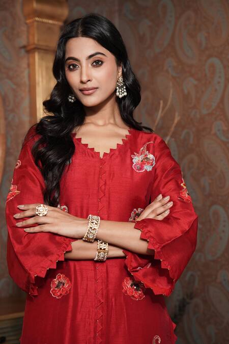 Buy_Surabhi Arya_Burgundy Bamboo, Silk Embroidery, Sequins V-neck Floral Pattern Kurta With Pant 