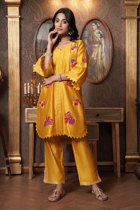 Surabhi Arya Floral Pattern Sequined Kurta With Pant 