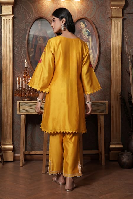 Shop_Surabhi Arya_Yellow Chanderi Silk Embroidery, Sequins V-neck Floral Pattern Kurta With Pant _at_Aza_Fashions