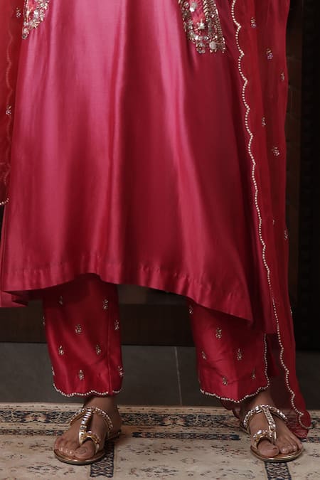 Surabhi Arya_Pink Chanderi Silk, Organza Embroidery, Florence Ombre Dyed Kurta Pant Set _Online_at_Aza_Fashions