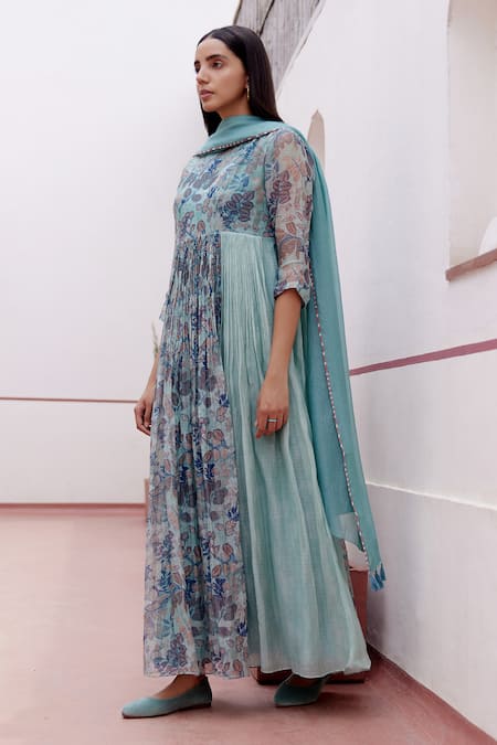 Vaayu_Green Muslin, Cotton Tassels Round Neck Floral Print Anarkali With Dupatta _Online_at_Aza_Fashions