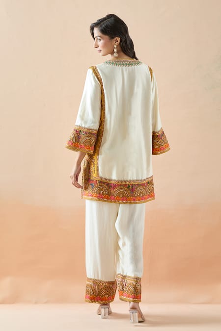 Shop Debyani + CO White Cotton Embroidery, Sequins Split V-neck Floral Border Phiran Kurta Set at Aza Fashions Shop_Debyani + CO_White Cotton Embroidery, Sequins Split V-neck Floral Border Phiran Kurta Set _at_Aza_Fashions