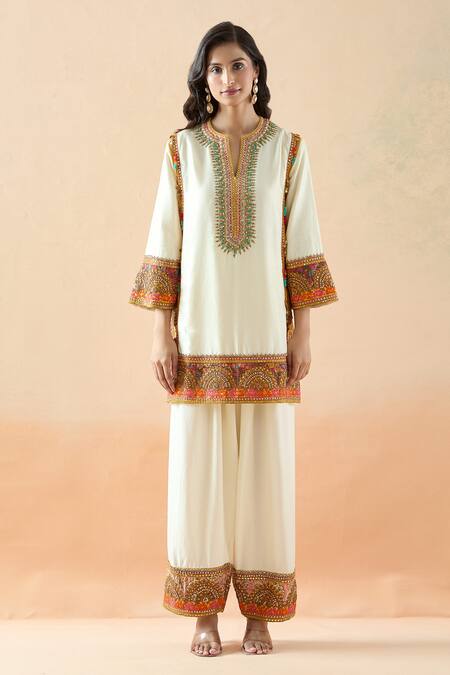 Buy Debyani + CO White Cotton Embroidery, Sequins Split V-neck Floral Border Phiran Kurta Set Buy_Debyani + CO_White Cotton Embroidery, Sequins Split V-neck Floral Border Phiran Kurta Set