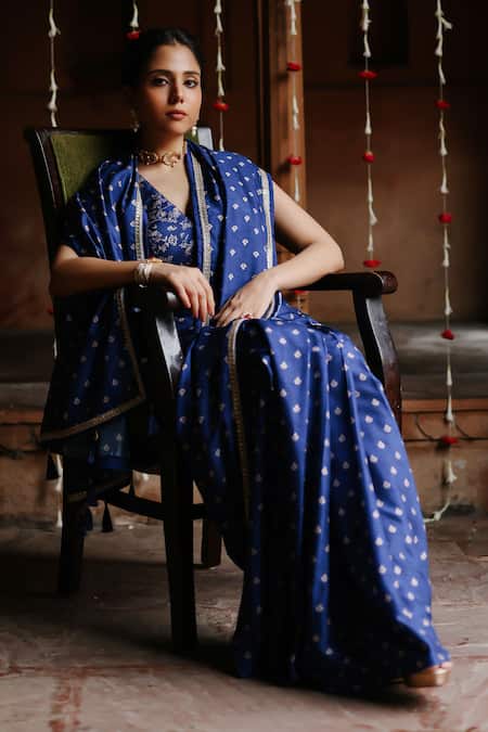 Megha Pitti Blue Denim, Silk Blossom Print Pre-stitched Saree With Blouse Piece at Aza Fashions Megha Pitti_Blue Denim, Silk Blossom Print Pre-stitched Saree With Blouse Piece _at_Aza_Fashions
