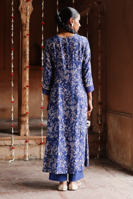 Shop Megha Pitti Blue Silk Embroidery, Zari Round Neck Bahar Bloom Print Yoke Kurta With Pant at Aza Fashions Shop_Megha Pitti_Blue Silk Embroidery, Zari Round Neck Bahar Bloom Print Yoke Kurta With Pant _at_Aza_Fashions