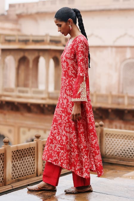 Megha Pitti Red Silk Embroidery V-neck Gardenia Print Sleeves Kurta With Pant Online at Aza Fashions Megha Pitti_Red Silk Embroidery V-neck Gardenia Print Sleeves Kurta With Pant _Online_at_Aza_Fashions