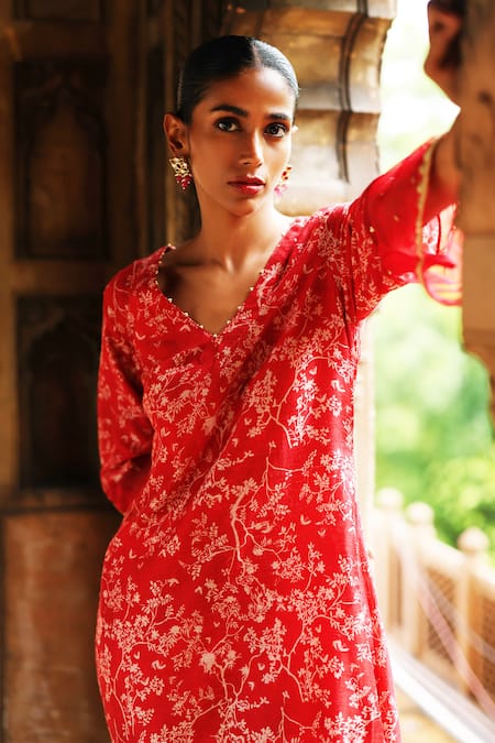 Shop Megha Pitti Red Silk Embroidery V-neck Gardenia Print Sleeves Kurta With Pant Online at Aza Fashions Shop_Megha Pitti_Red Silk Embroidery V-neck Gardenia Print Sleeves Kurta With Pant _Online_at_Aza_Fashions