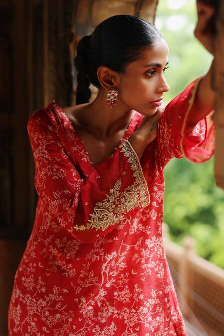 Megha Pitti Red Silk Embroidery V-neck Gardenia Print Sleeves Kurta With Pant at Aza Fashions Megha Pitti_Red Silk Embroidery V-neck Gardenia Print Sleeves Kurta With Pant _at_Aza_Fashions