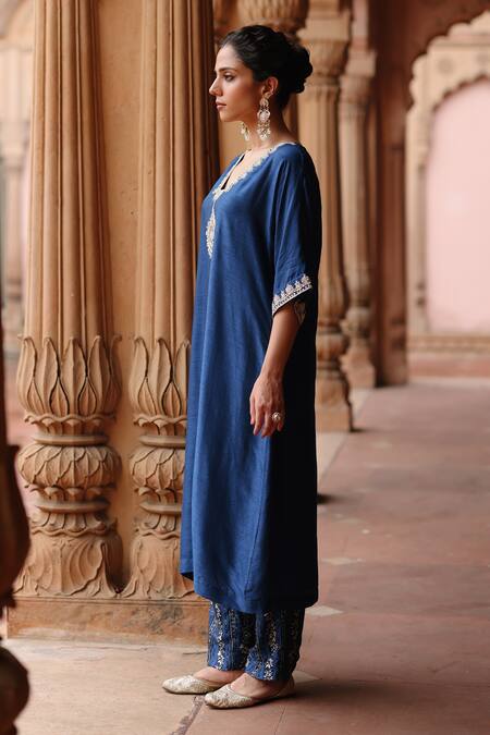 Buy_Megha Pitti_Blue Silk Embroidery V-neck Blossom Kurta With Pant _Online_at_Aza_Fashions