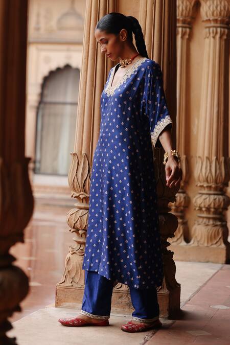 Megha Pitti Blue Silk Embroidery V-neck Phool Motif Print Kurta With Pant Online at Aza Fashions Megha Pitti_Blue Silk Embroidery V-neck Phool Motif Print Kurta With Pant _Online_at_Aza_Fashions