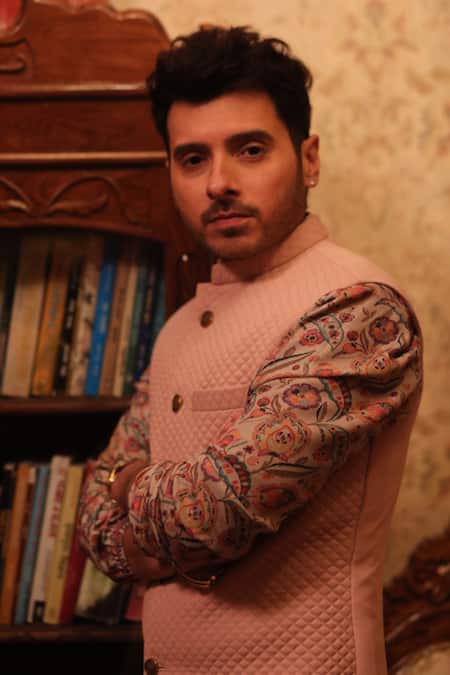 Yajy By Aditya Jain Pink Silk, Cotton Quilted Bundi And Floral Print Kurta Set at Aza Fashions Yajy By Aditya Jain_Pink Silk, Cotton Quilted Bundi And Floral Print Kurta Set _at_Aza_Fashions