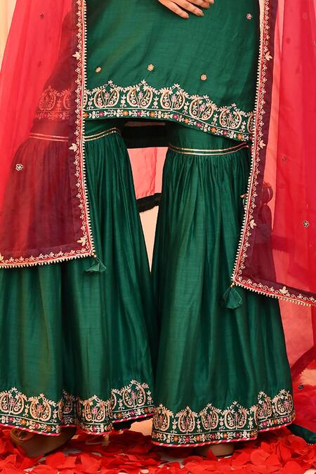 Abbaran Green Cotton, Silk, Organza Embroidery Round Neck Aari Kurta Set Online at Aza Fashions Abbaran_Green Cotton, Silk, Organza Embroidery Round Neck Aari Kurta Set _Online_at_Aza_Fashions