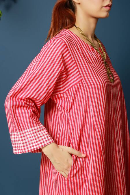 Vasstram_Red Cotton V-neck Roohi Gingham Print Kurta And Pant Set_at_Aza_Fashions