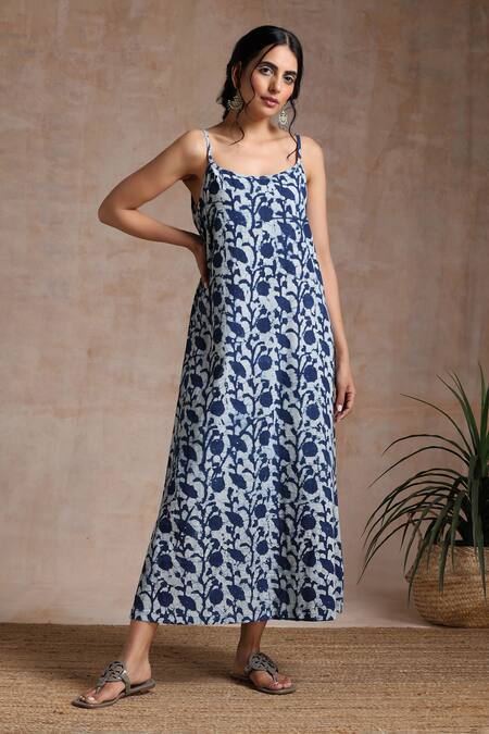 Vasstram_Blue Cotton V-neck Ambar Solid Gathered Dress _Online_at_Aza_Fashions